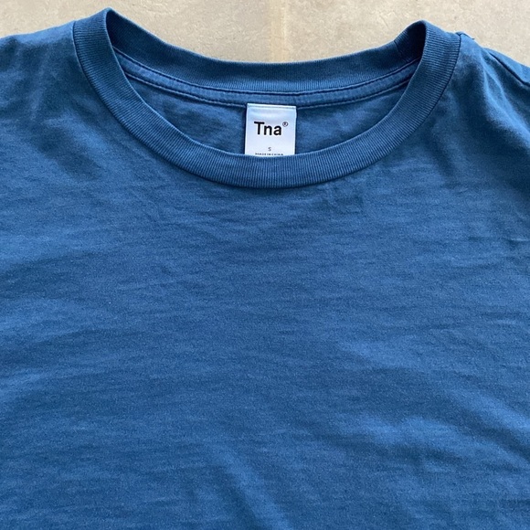 Tna (Aritzia) Size Small. Crop Long Sleeved T Shirt. Blue. - Picture 5 of 9